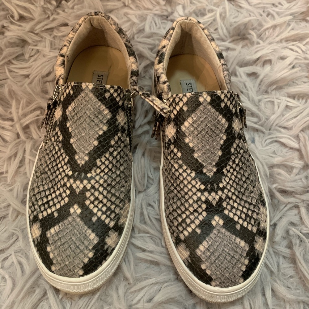 Steve Madden slip on